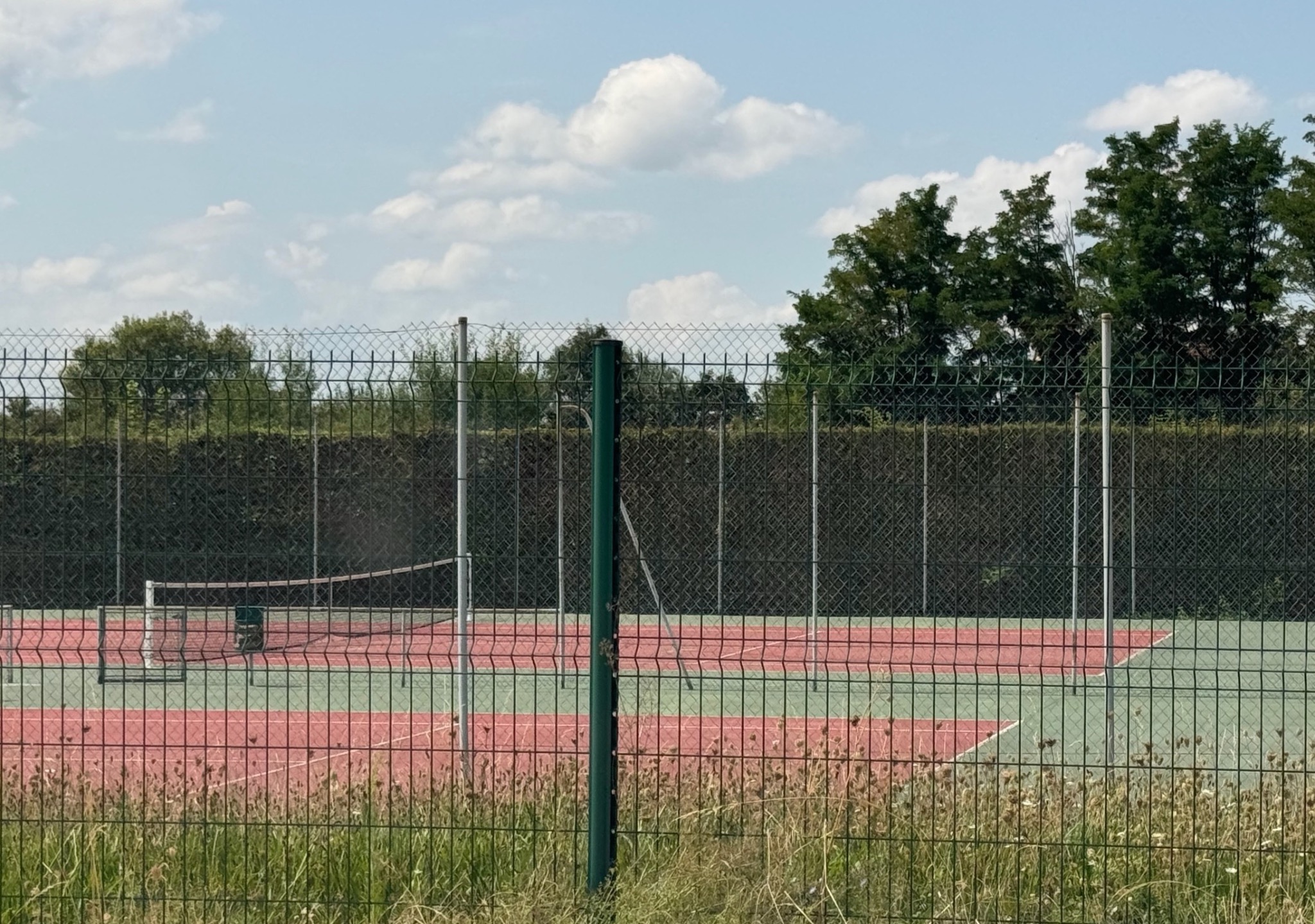 Tennisbaan in de omgeving